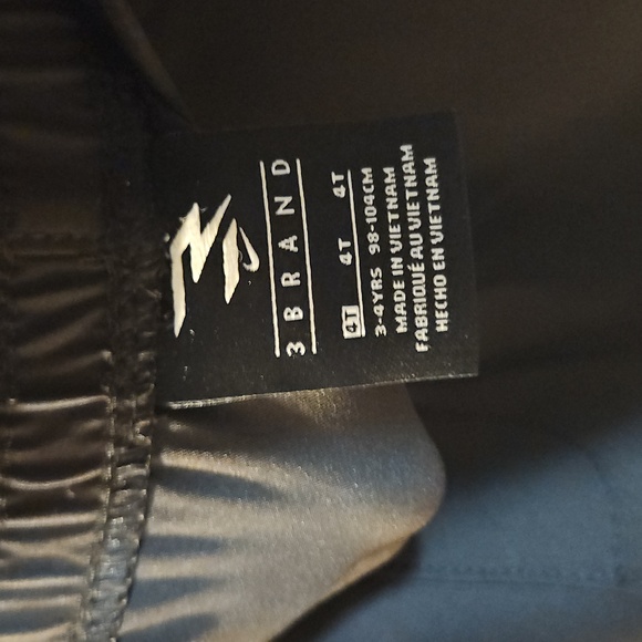 NIKE 3 BRAND 2 PIECE TODDLER SET: POLO/SHORTS:GRAY/BLACK: NEW WITH TAGS: SIZE 4T - Picture 3 of 5